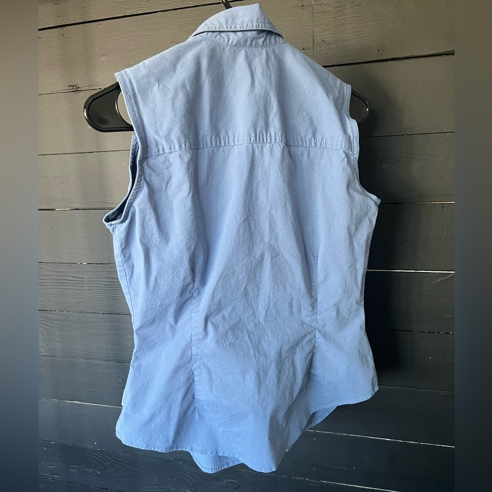 WhiteSierra top - Blue sleeveless Button Up